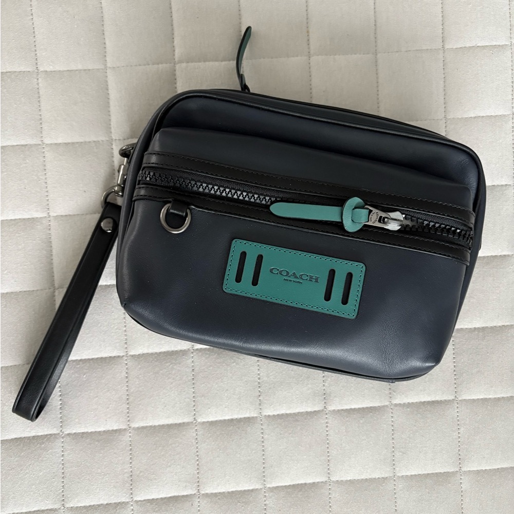 Coach Men's Navy/Teal Leather Toiletry Bag